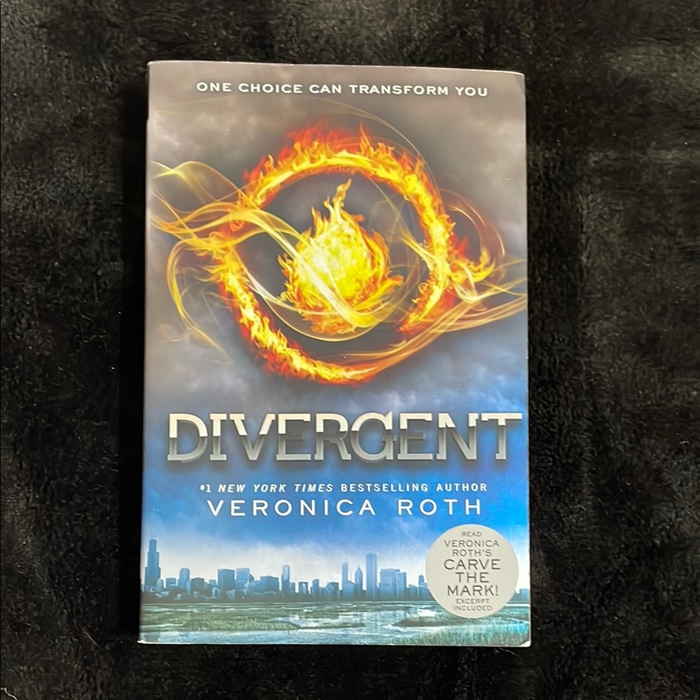 Divergent by Veronica Roth Book